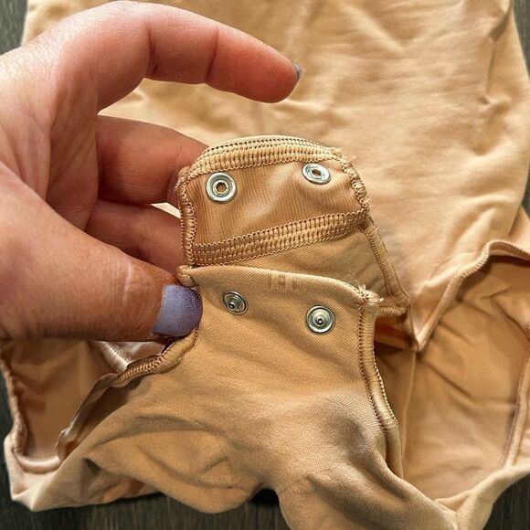 NWOT Skims Sculpting Bodysuit - Size S/M - Picture 2 of 4